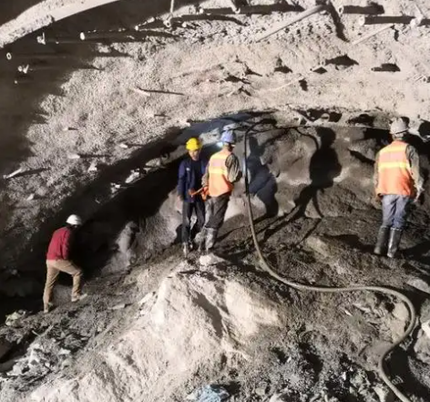 托喀依乡拱顶带模注浆料的施工流程及注意事项